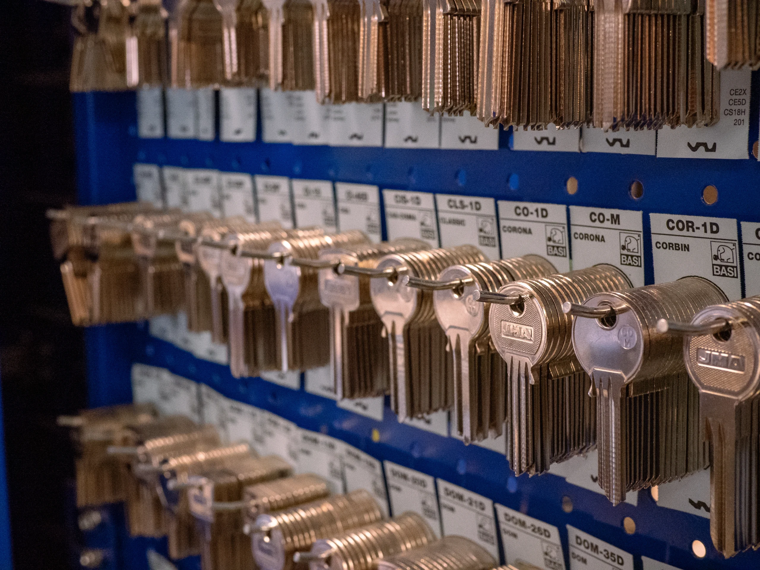 Verschiedene Schlüsselrohlinge von BASI im Landfuxx Much.