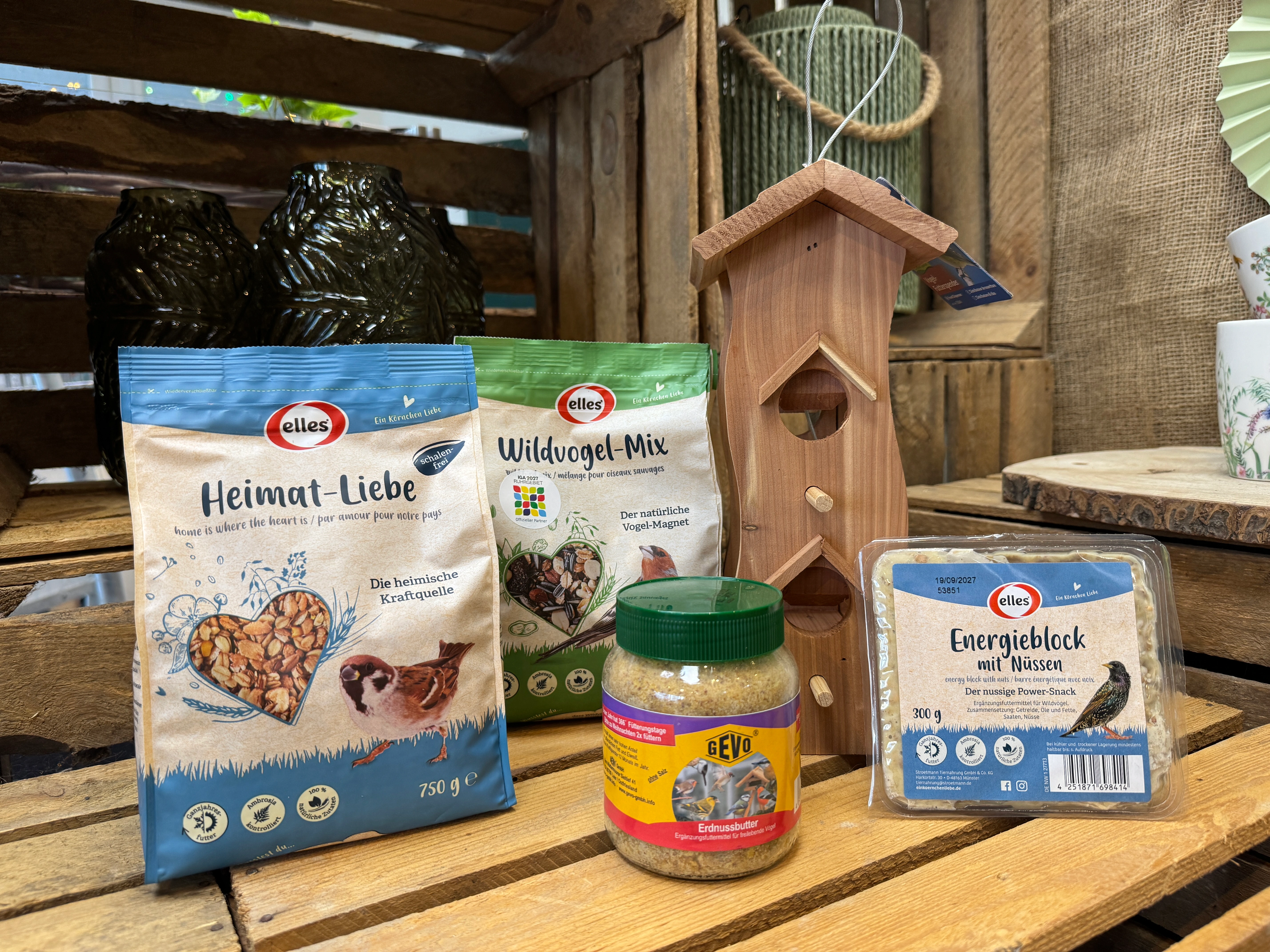 Vogelfutter von elles und GEVO im Landfuxx Much.