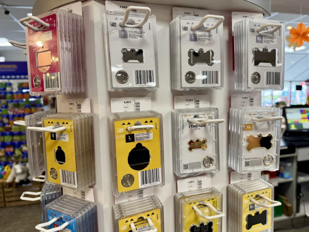 Auswahl an Plaketten im Landfuxx Much.