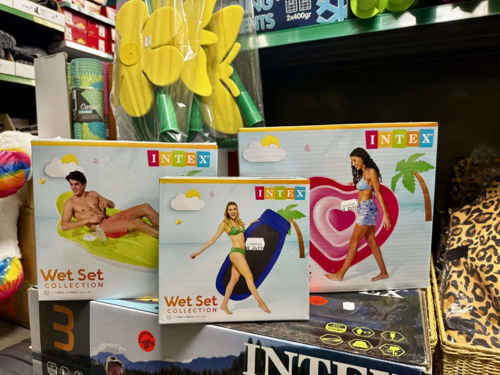 Luftmatratzen von INTEX in verschiedenen Formen im Landfuxx Much