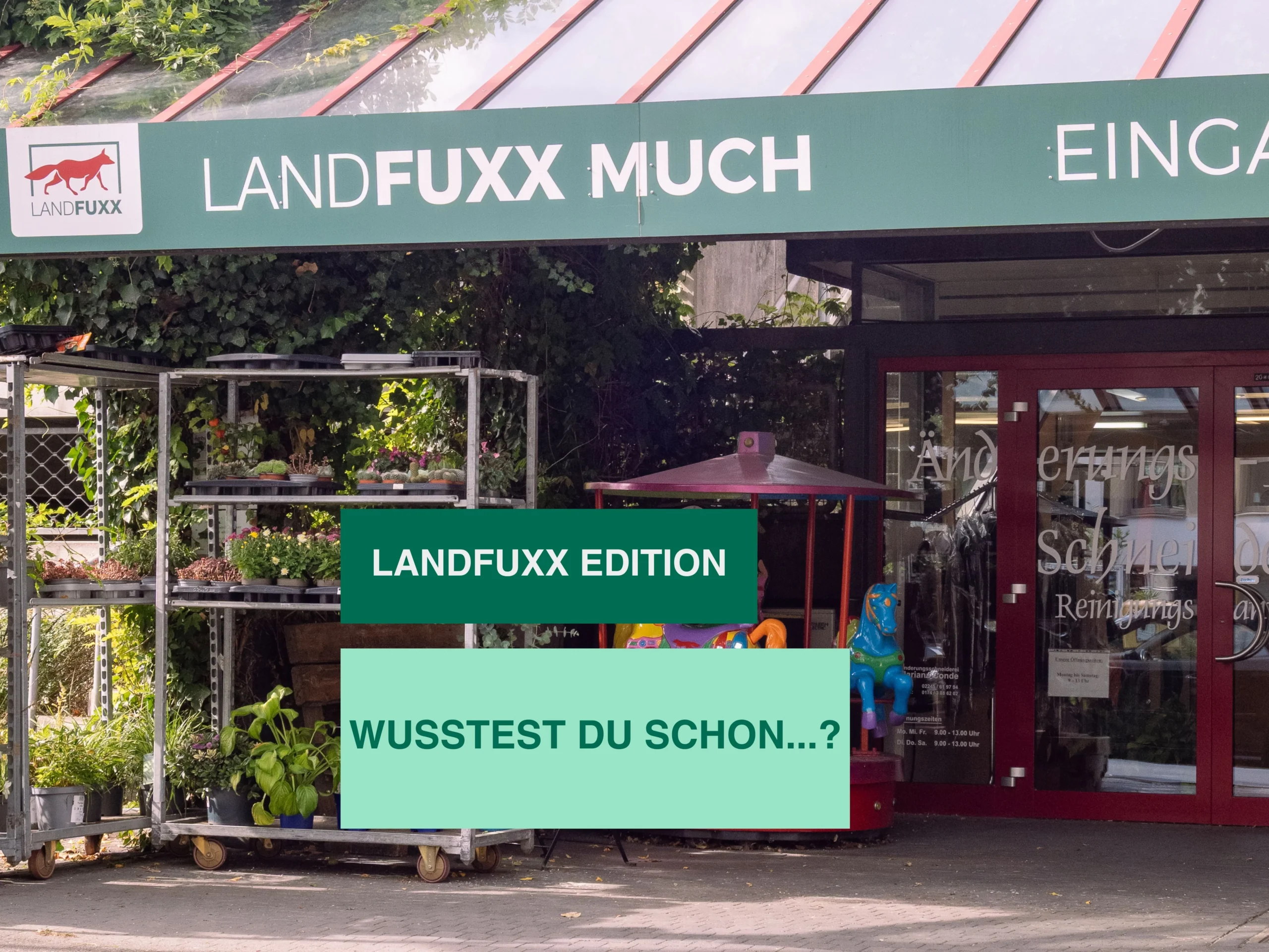 Eingang Landfuxx Much mit Banner "Wusstest du schon...? Landfuxx Edition"