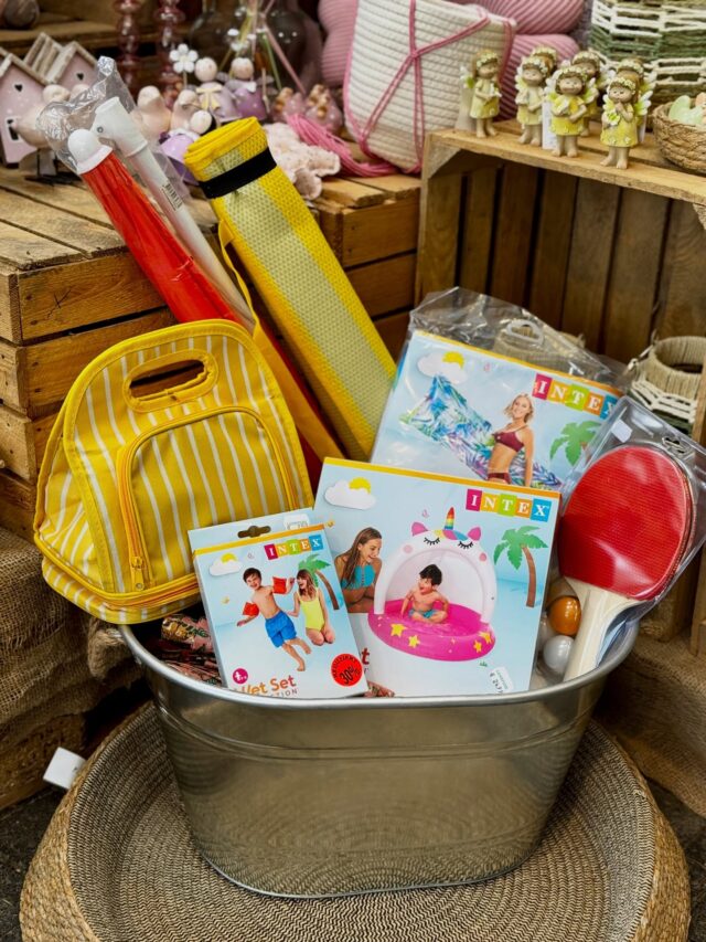 🌞 Egal, ob ihr die nächsten Tage unter dem Sonnenschirm im Freibad verbringen oder euch im eigenen Garten abkühlen möchtet, bei uns im Landfuxx findet ihr das passende Equipment⛱️💦

Von Kühltasche über Sonnenschirm bis Planschbecken und Schwimmflügeln haben wir alles da, was die warmen Temperaturen etwas angenehmer macht 🧡

Schaut doch mal bei uns im Landfuxx Much vorbei! 🦊

Unsere aufblasbaren Planschbecken und Wasserspielzeug für Kinder 💦

Tanzende Sprinklerblume für Abkühlung im Garten 🌼💦

Sonnenschirme für den Strand oder das Freibad ⛱️

Große Auswahl an Luftmatratzen, Wassertieren, Kühltaschen und vielem mehr 🛟