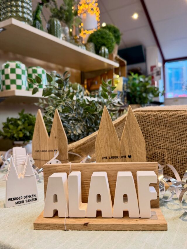 Na, seid ihr schon bereit für die Karnevalstage? 🎉🥳🪩🍬

Wer noch auf der Suche nach schöner handgemachter Deko für die kommenden Tage ist, kann sich im Landfuxx mit den Stücken von @charly_gk_ eindecken. ☺️

Falls ihr noch an euren Kostümen bastelt, wir habe auch Heißklebepistolen und batteriebetriebene Lichterketten! 😄✨

Als was verkleidet ihr euch? 🤩

#immererstzumlandfuxx #landfuxxmuch #landfuxx #karneval #alaaf