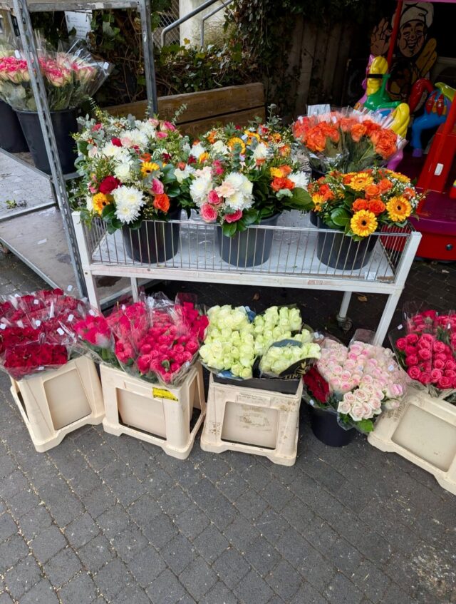 Egal, ob zum Valentinstag, als Dankeschön oder einfach nur so: Bei uns im Landfuxx findest du schöne gebundene Blumensträuße, Schnittblumen und Deko fürs Herz ❤️. 

Wem möchtest du mal wieder eine Freude machen? ☺️

#immererstzumlandfuxx #landfuxxmuch #landfuxx #valentinstag